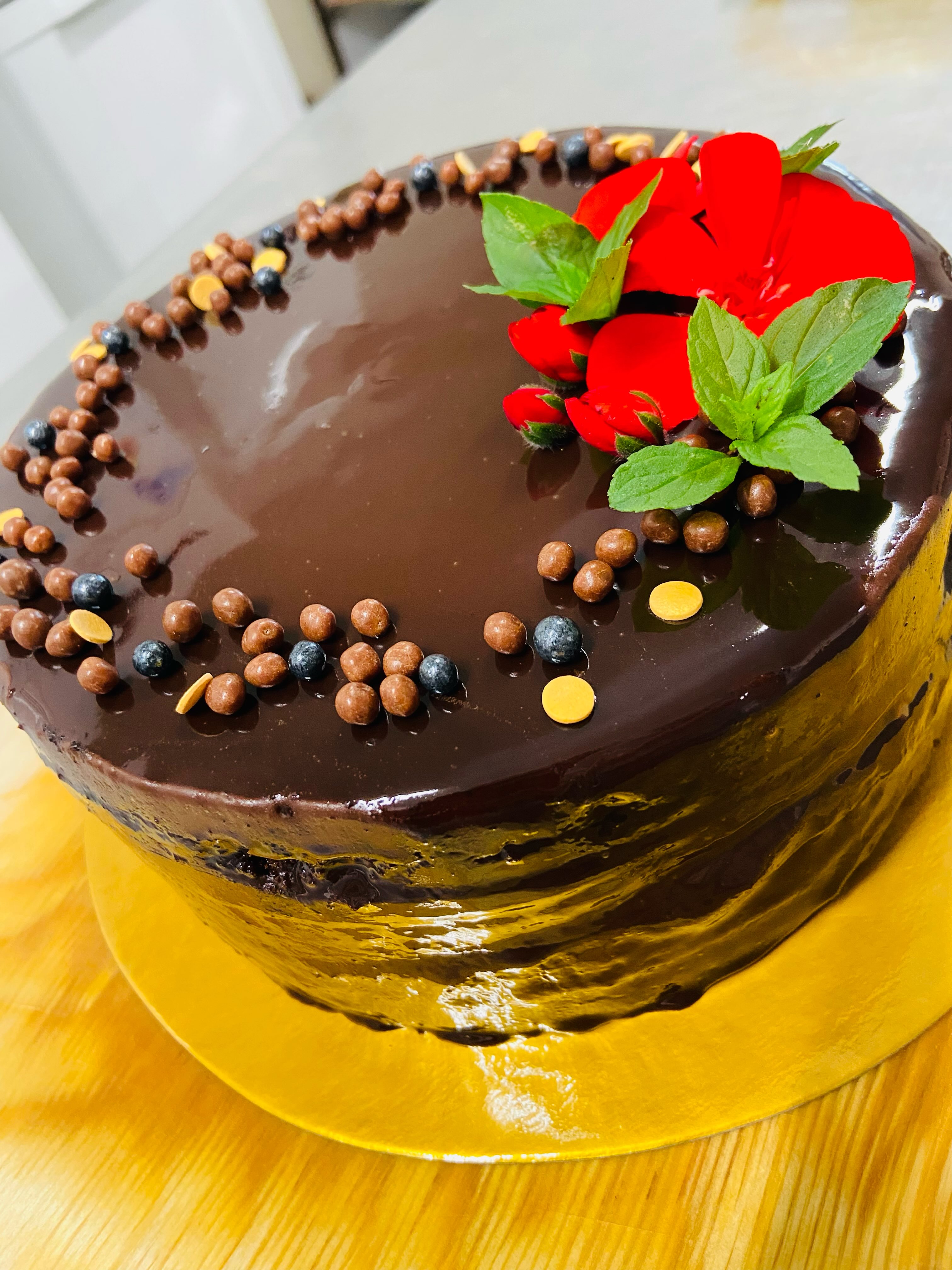 🍫 Rikkalik trühvlitort tellimustööna! Head maiustamist!🤤✨
Kas Sinu järgmiselt peolaualt on veel üks tõeline maitseelamus puudu?
📞 Tellimine ja lisainfo: 53472145 | 5113170
✉️ info@valgehobu.ee | 🌐 www.valgehobu.ee